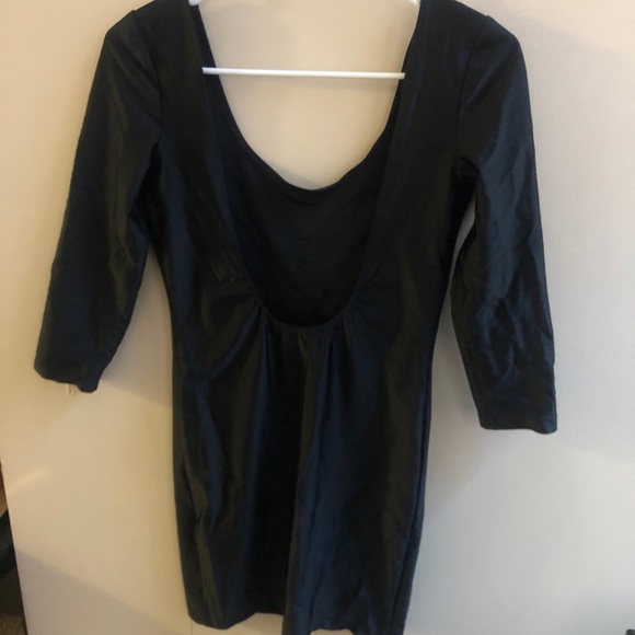 Low back Black dress - Picture 2 of 4